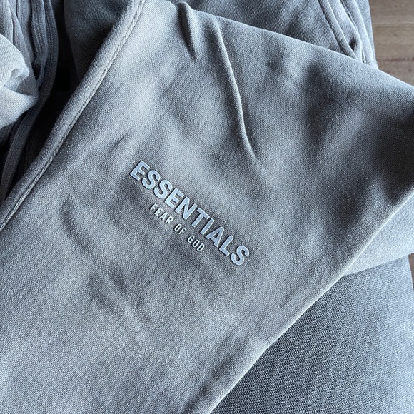 Essentials Set - Picture 2 of 7